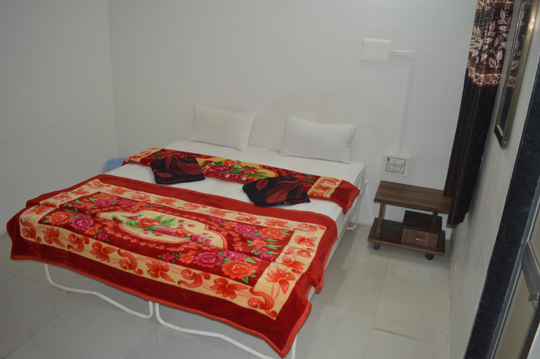 Bedroom 3, Hotel Krishna Rooms & Restaurant, Amreli