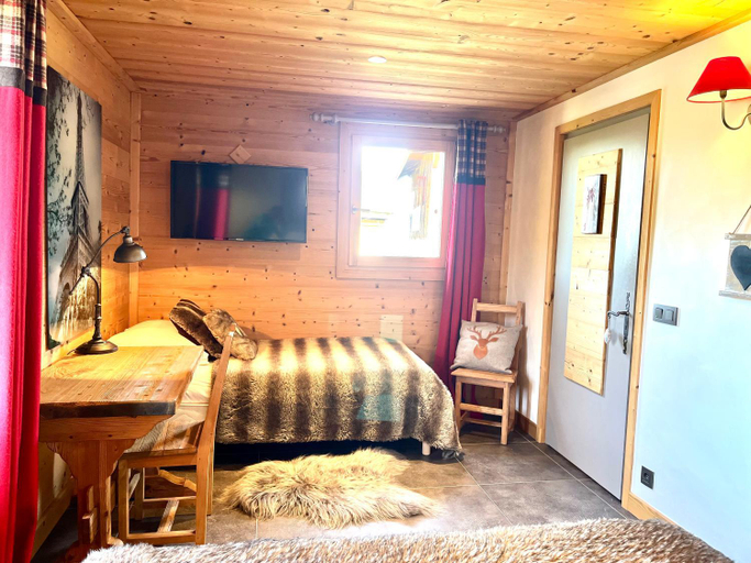 Bedroom 4, Chambres a la ferme au pied des pistes de Megeve, Haute-Savoie
