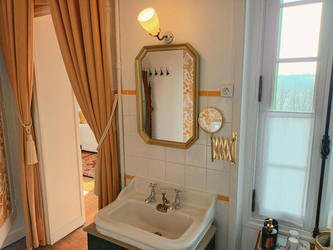 Bathroom 2, Le Manoir du Cerf, Yvelines