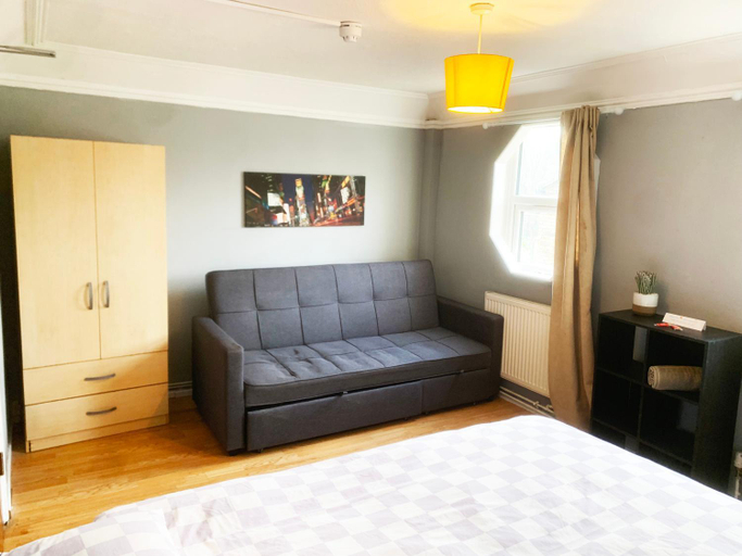 Bedroom 3, Brixton/Oval House, London