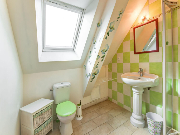 Bathroom, Family Country Cottage in Brainville, Manche