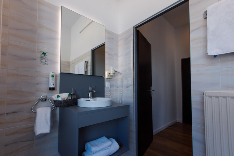 Bathroom 4, City Hotel Tabor, Wien