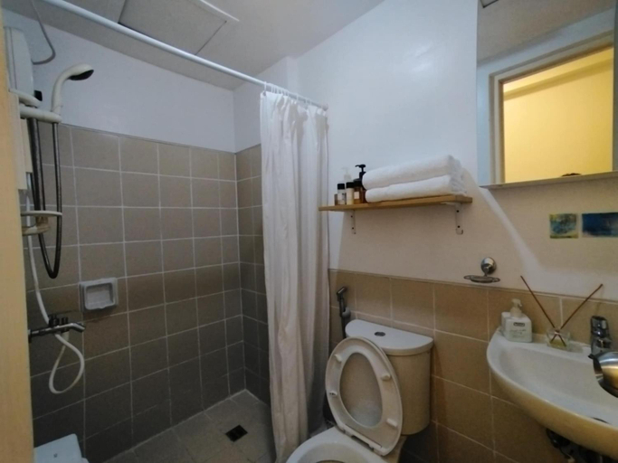 Bathroom, Studio Condo at Camella Northpoint Near Abreeza Mall Davao, Davao City