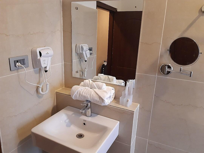 Bathroom 4, Nirvana Inn, Wangchang
