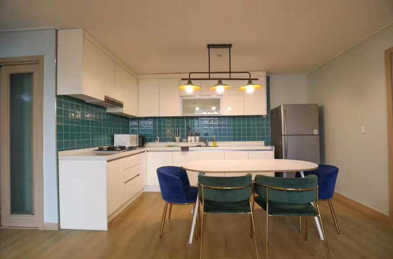 5, A Bridge House 1-B, Jung
