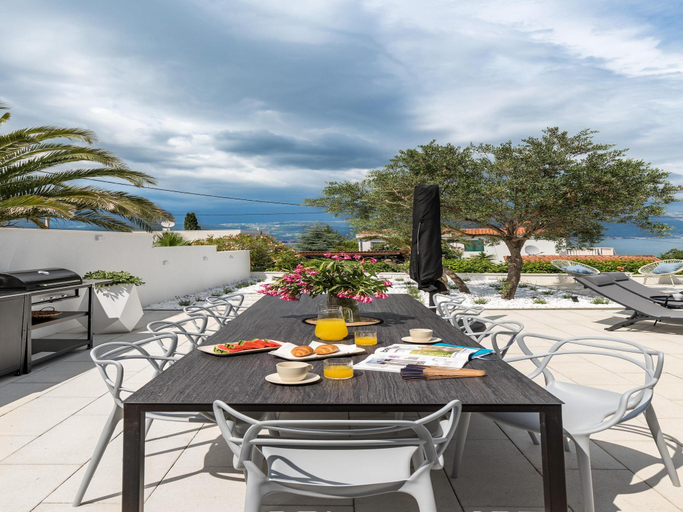 Food & Drinks, Modern Apartment with pool and terrace, Trogir