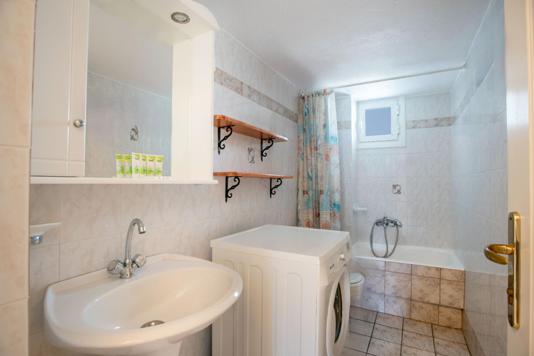 Bathroom 3, Two-Bedroom Apartment 6-7 Adults First Floor, South Aegean