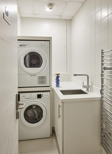 Bathroom 3, Master Cannon, London