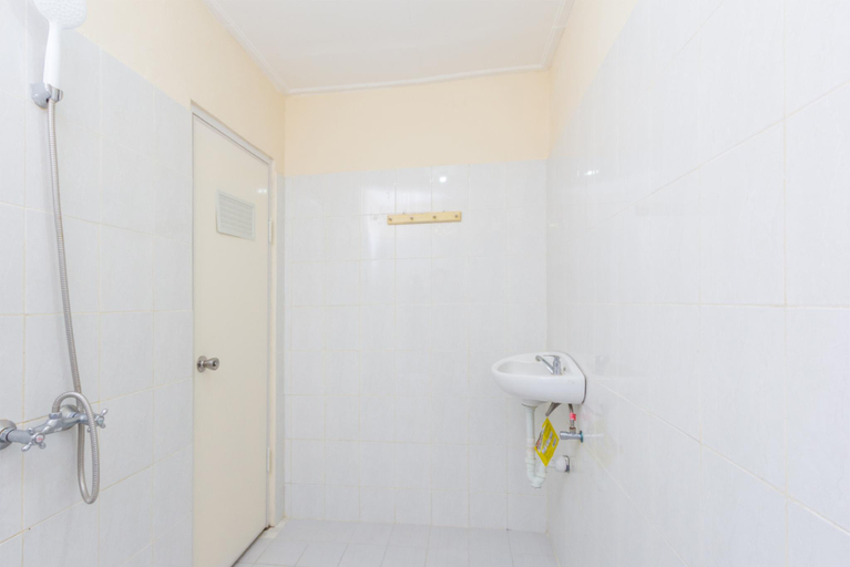 Bathroom 3, RedDoorz @ Kampial Ungasan, Badung