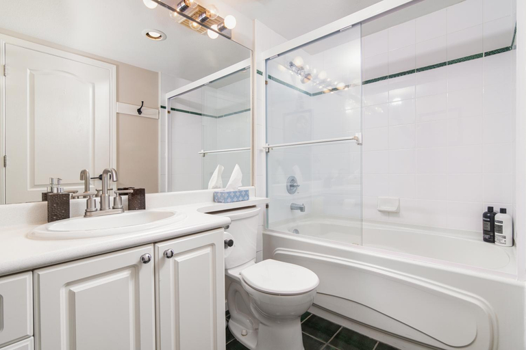 Others 4, Town Plaza Suites by Golden Dreams, Squamish-Lillooet