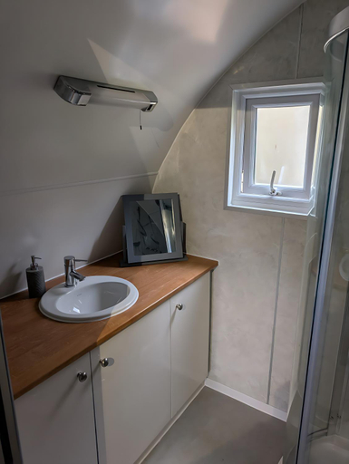Bathroom 3, Caplor Glamping & Lodges, Herefordshire