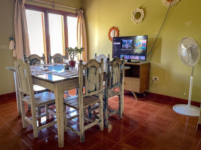 Shared lounge/TV area, Narciso Home, Cafayate
