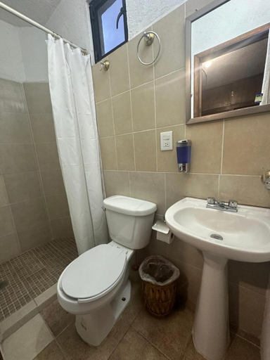 Bathroom 3, Hotel Na-anche Aeropuerto, Del Centro