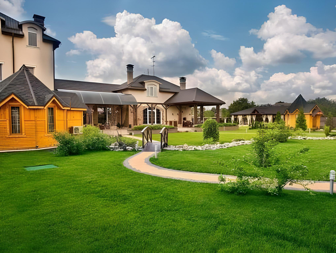 Exterior & Views