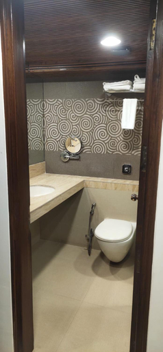 Bathroom 2, Hotel Sai Inn, Mumbai Suburban