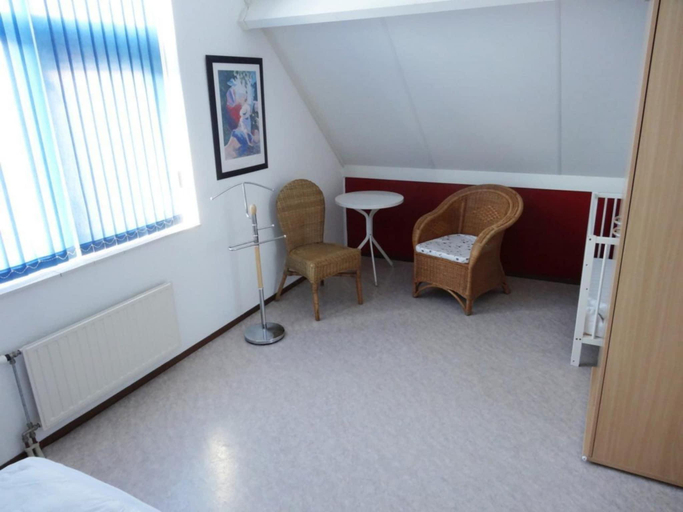 Bedroom 2, Bungalow in Breskens near the Lighthouse, Sluis