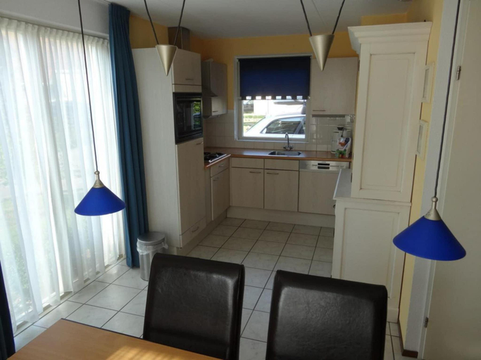 Others 5, Bungalow in Breskens near the Lighthouse, Sluis