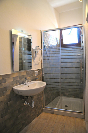 Bathroom 2, b&b Franzisca, Nuoro