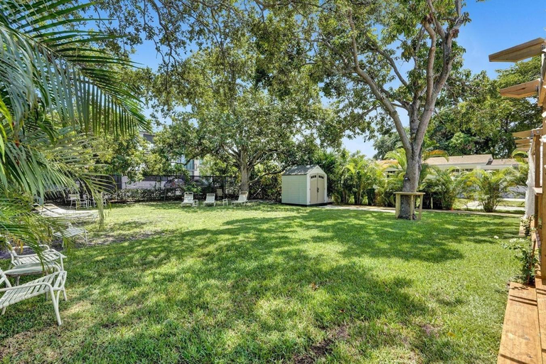 Others 2, Modern Hallandale Apt w/ Backyard Near Beach, Broward