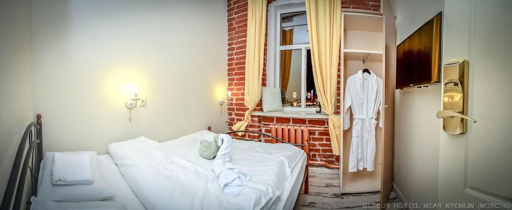 4, Nereus Hostel near Kremlin, Central