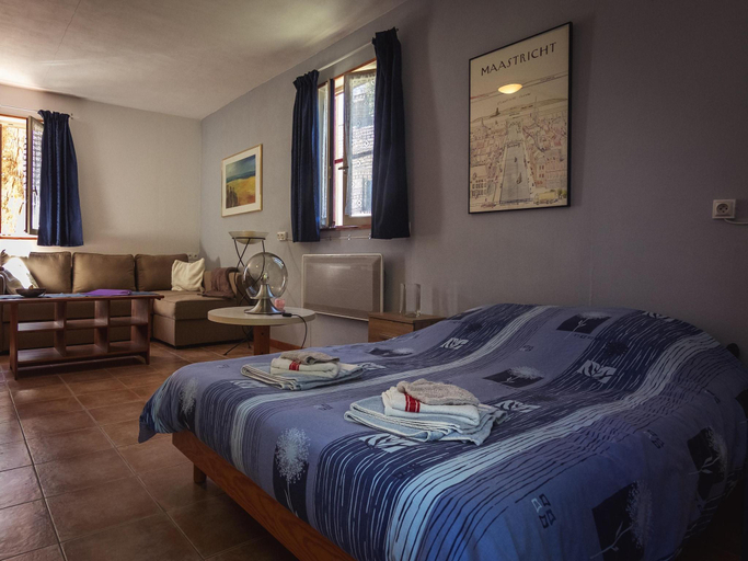 Bedroom, Cozy Cottage Retreat in Vezac, Dordogne