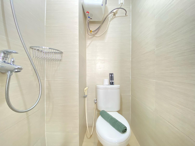 Bathroom 3, Unique Studio at Gateway Pasteur Apt By Travelio, Bandung
