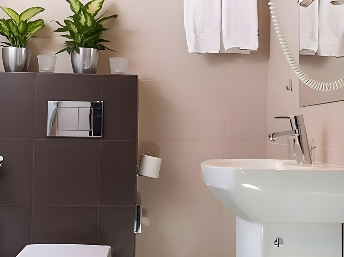 Bathroom 4, Hotel Ilan, Lublin City