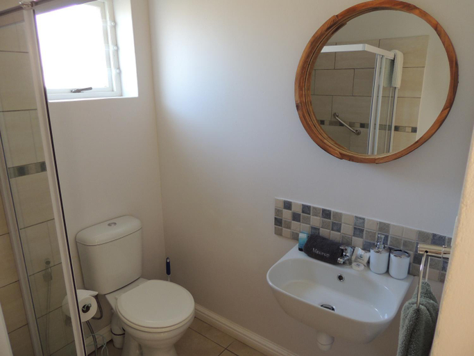 Bathroom 2, Sea-Mazing at The Dunes, Eden