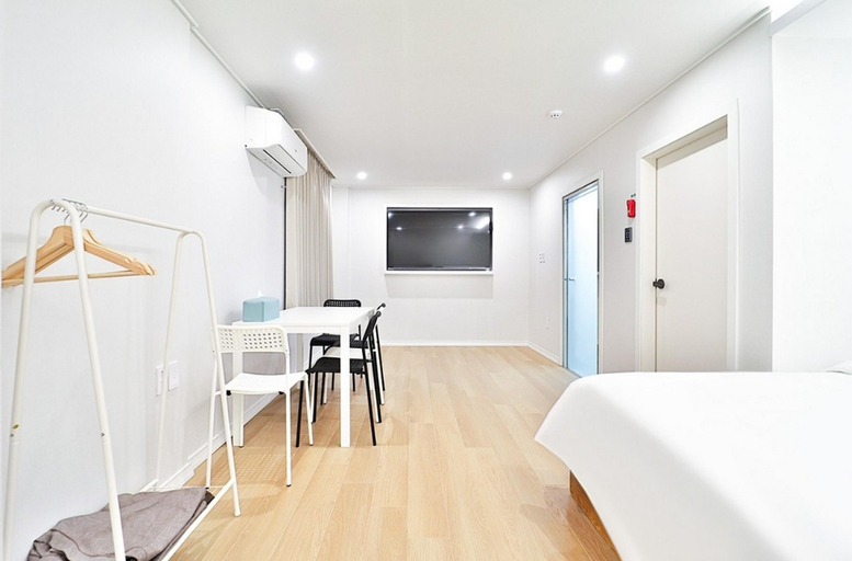 Bedroom 2, Busan Holic Story, Suyeong