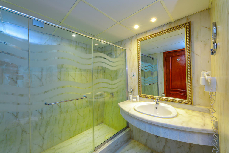 Bathroom 4, Titanic Palace - Families and Couples only, Safaja