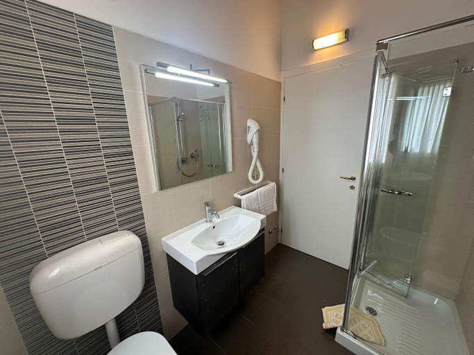 Bathroom 3, Residence Antares - Agenzia Cocal, Venezia