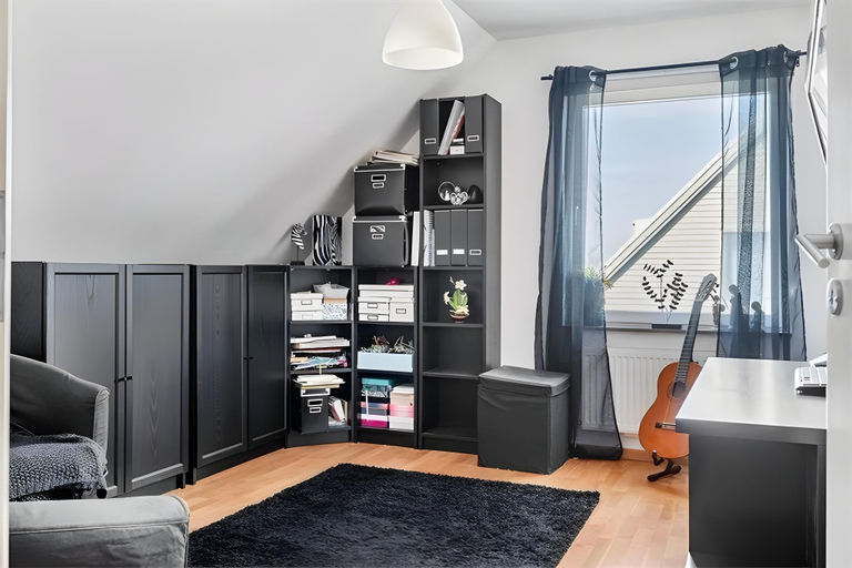 Others 3, 5-Bed-Rooms House with Jacuzzi, Free Parking, and 2 Toilets-Bath in Malm, Malmö