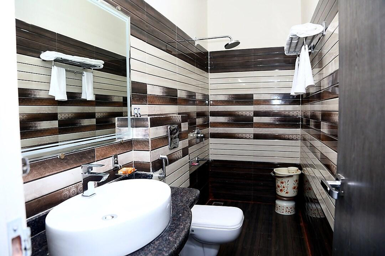 Bathroom, Hotel Royal inn, Chittaurgarh