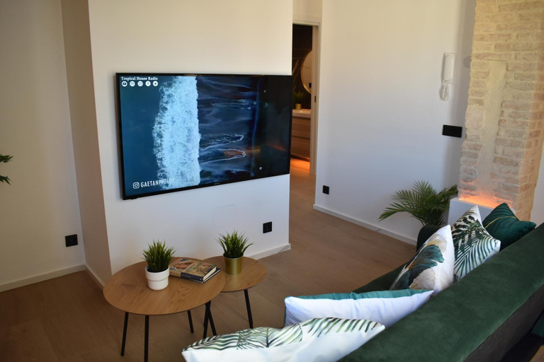 Shared lounge/TV area