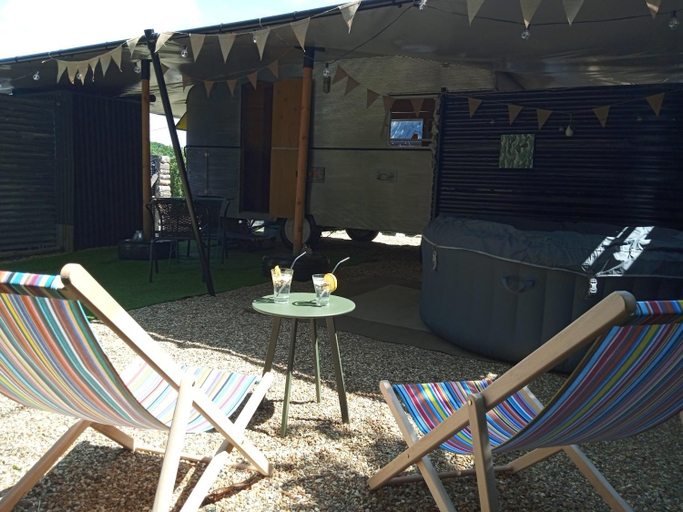 Others 4, Caravane vintage avec spa, Loir-et-Cher