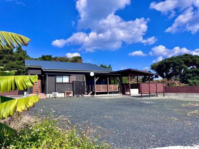 Exterior & Views, AZホテル Inn 奄美万屋 - Villa with private outdoor Jacuzzi, Amami