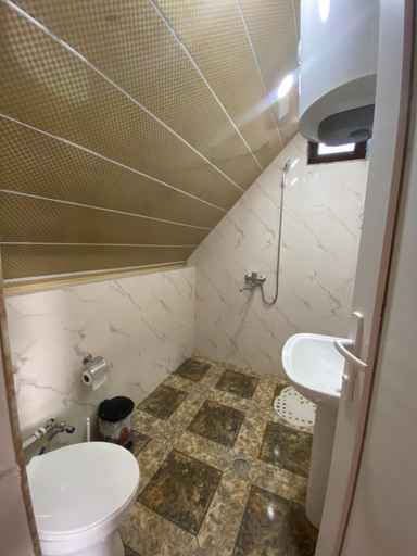 Bathroom, Kirta, Khoni