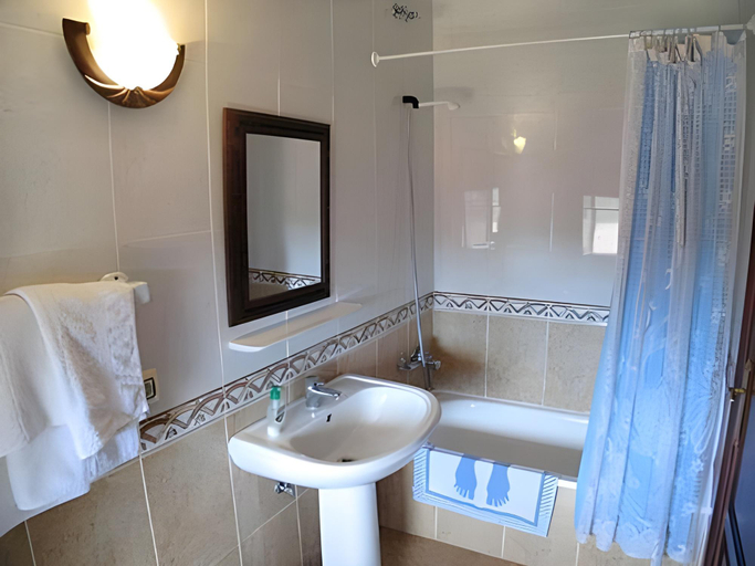 Bathroom 4, Hotel Alonso, Asturias