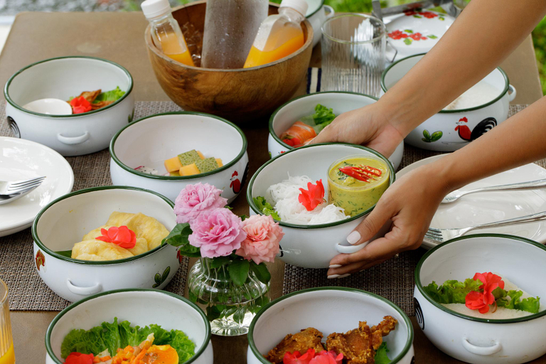 Food & Drinks 2, Khun Le House, Lan Saka