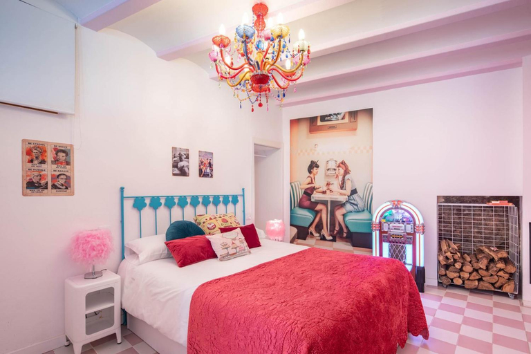 Bedroom 1, La Suite Anos 50. La casa Barbie. Banera, chimenea, A Coruña