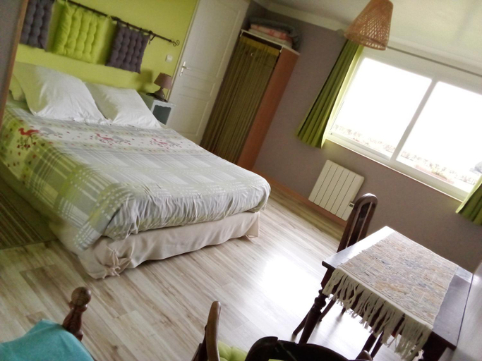 Bedroom 3, Les Marronniers, Eure