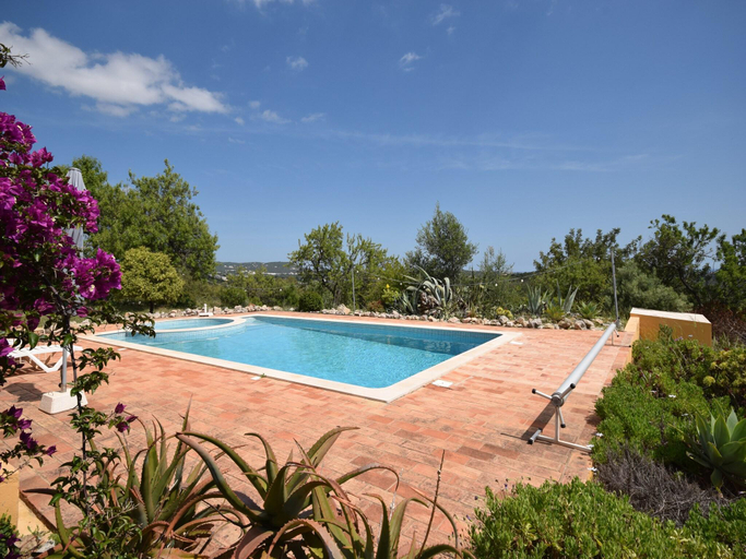 Sport & Beauty, Elegant Loule Mansion with Pool, Loulé