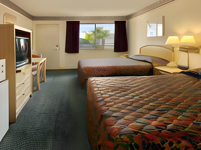 Bedroom 3, Solara Inn and Suites, Orange