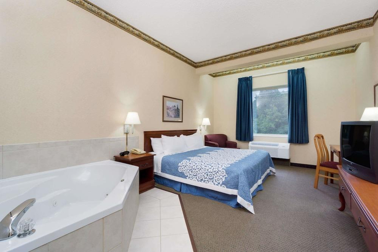 Bedroom 3, Magnuson Hotel West Liberty, Morgan