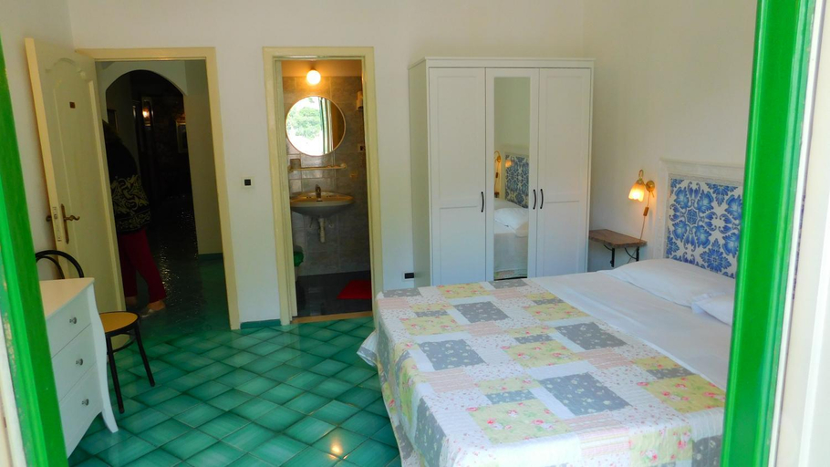 Bedroom 2, Villaverde, Salerno