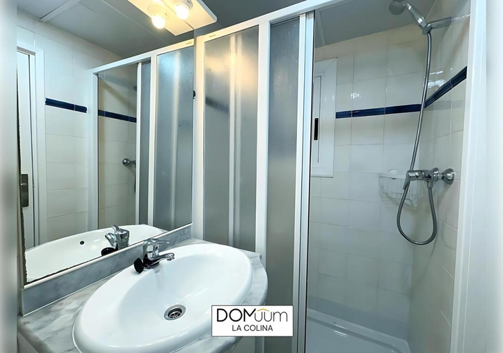Bathroom 3, DOMuum Holidays - LA COLINA Apartments, Tarragona