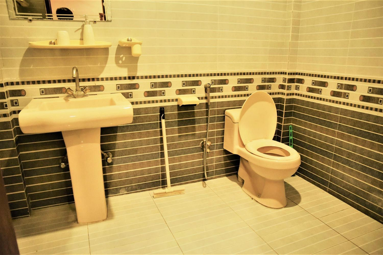 Bathroom, Republika Urban, Hazara