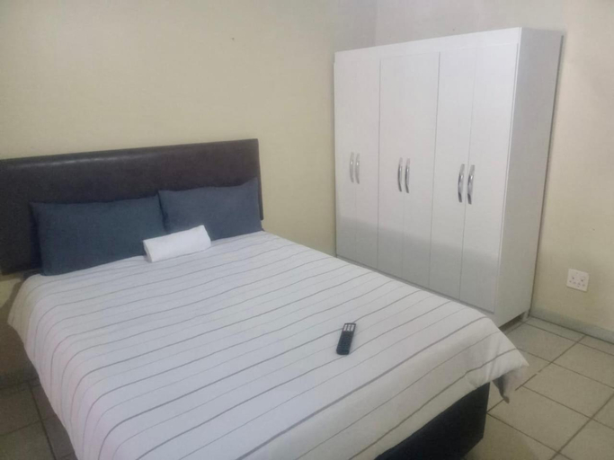 2, Protea Park Retreat, Bojanala