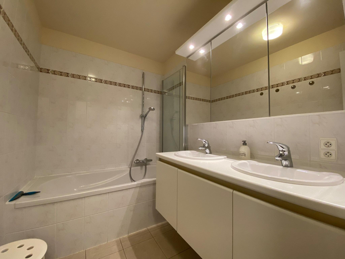 Bathroom 3, Apartment in Nieuwpoort near the Beach, West-Vlaanderen