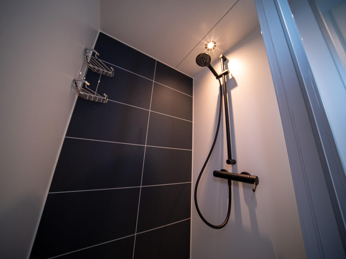 Bathroom, Houseboat Mookerplas with a view, Mook en Middelaar